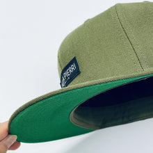 Lade das Bild in den Galerie-Viewer, CBP Snapback Flat-Visor-Cap Khaki
